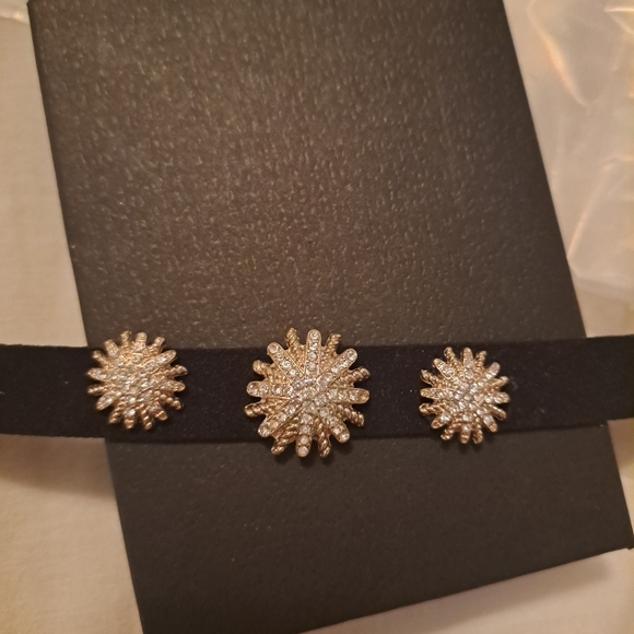 Beautiful velvet choker necklace. - Picture 2 of 4